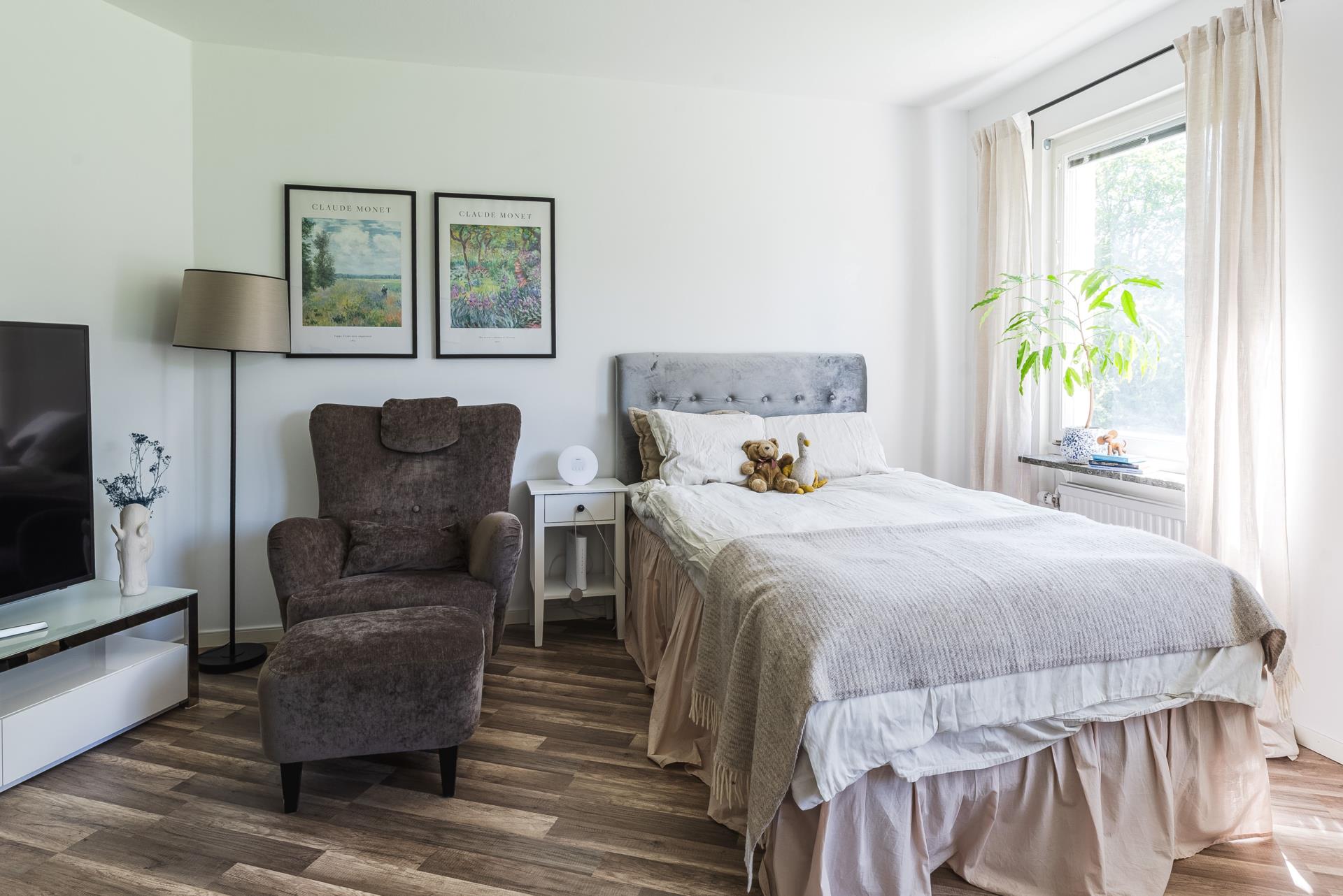 Mycket stark ekonomisk förening och ett stilrent badrum med kakel och klinker