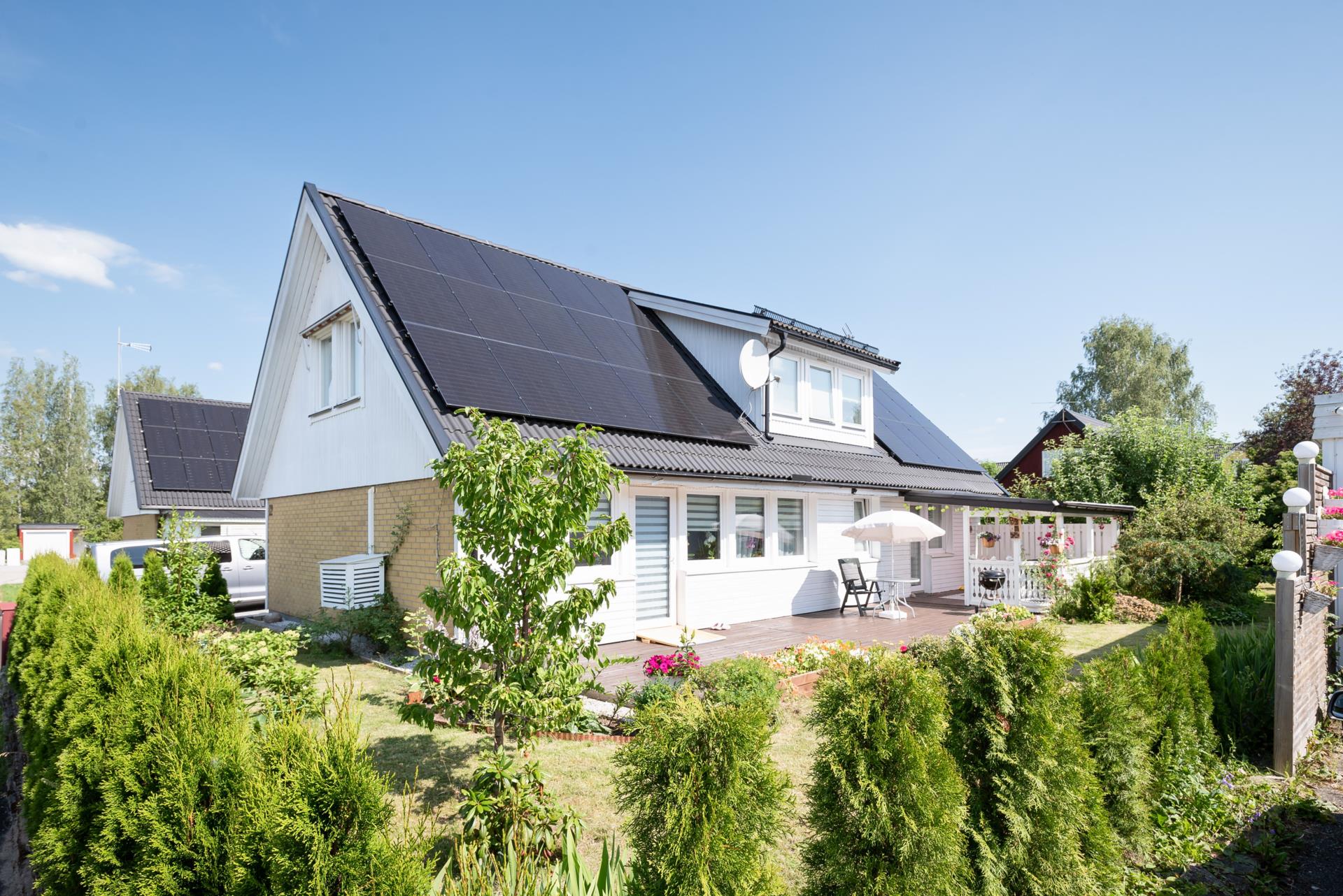 TOTALRENOVERAD STOR VILLA, MÖJLIGHET TILL 6 SOVRUM!