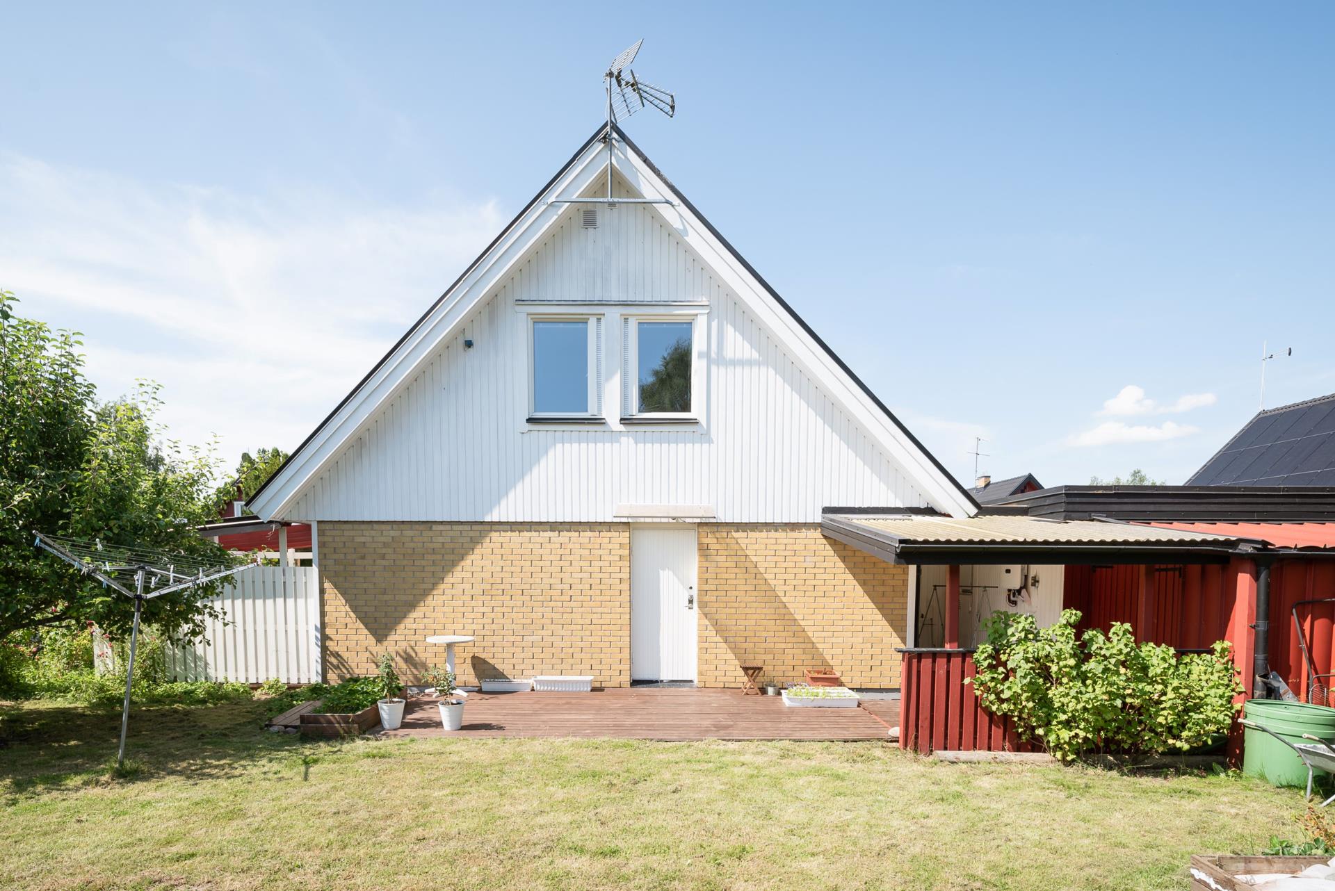 TOTALRENOVERAD STOR VILLA, MÖJLIGHET TILL 6 SOVRUM!