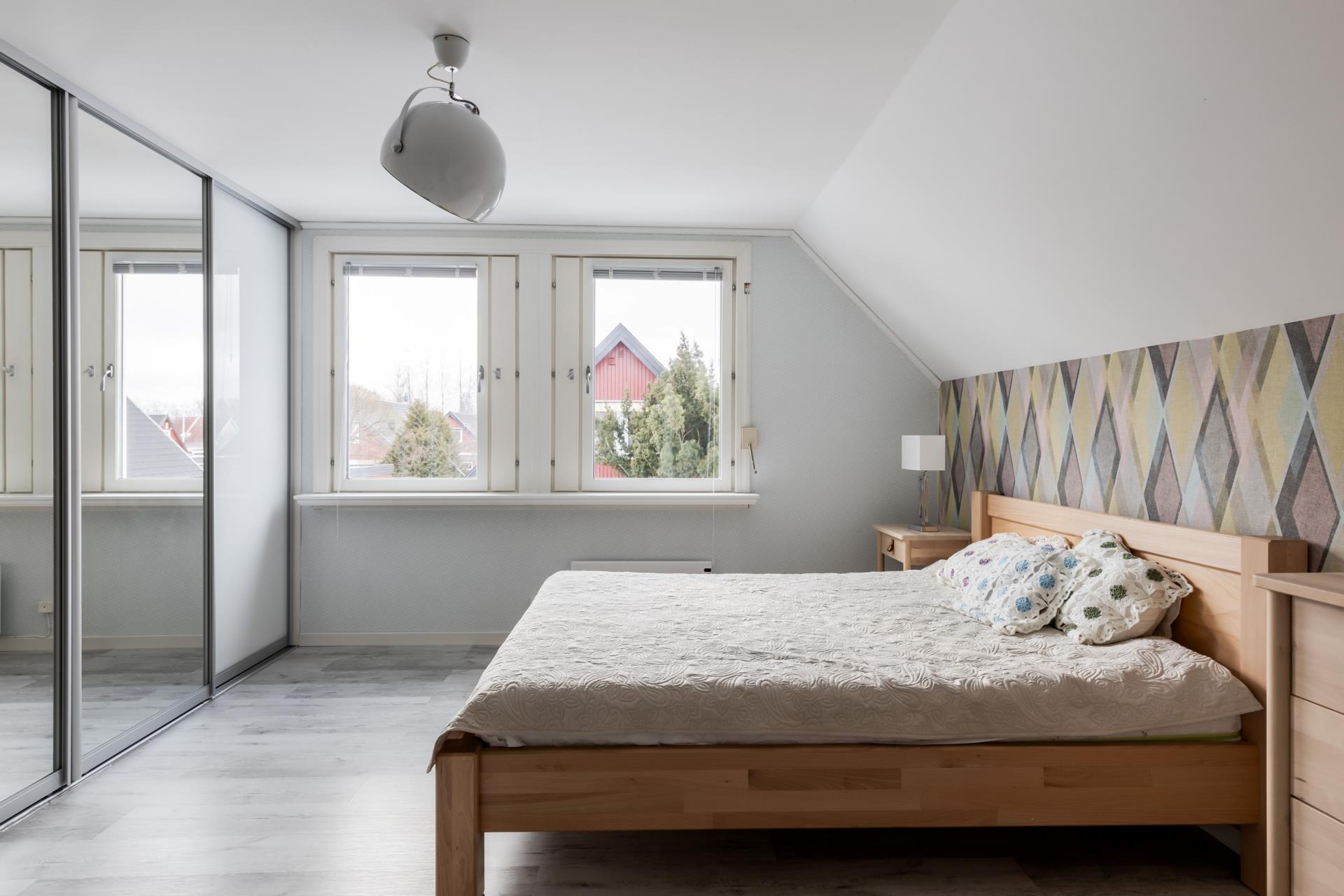 TOTALRENOVERAD STOR VILLA, MÖJLIGHET TILL 6 SOVRUM!